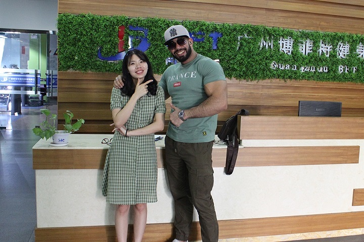 埃及客戶來中國(guó)采購(gòu)健身器材